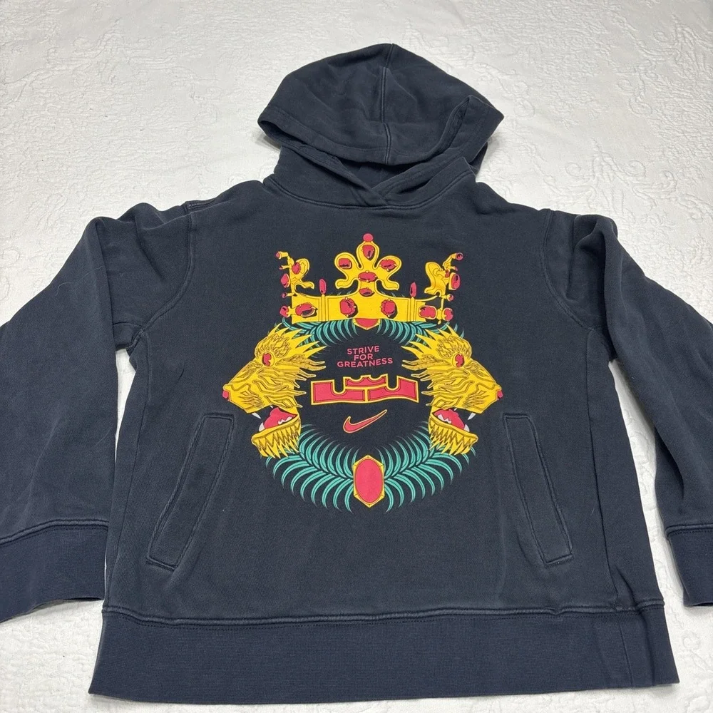 Nike LeBron James Crowned Lion Pullover Hoodie Blk/Gold/Red Kids Medium